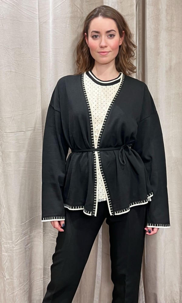 Ζακέτα Μαύρη Με Ραφές Ζακέτα Μαύρη Με Ραφές
