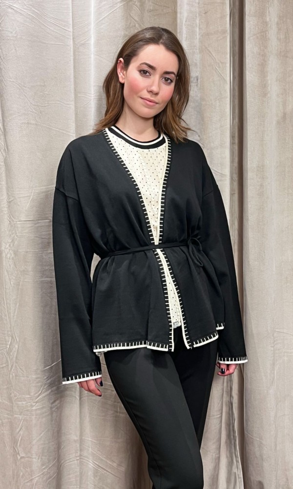 Ζακέτα Μαύρη Με Ραφές Ζακέτα Μαύρη Με Ραφές