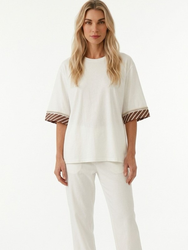 Λευκή Μπλούζα με Ριγέ Σχέδιο στα Μανίκια