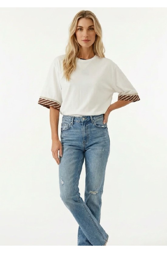 Λευκή Μπλούζα με Ριγέ Σχέδιο στα Μανίκια