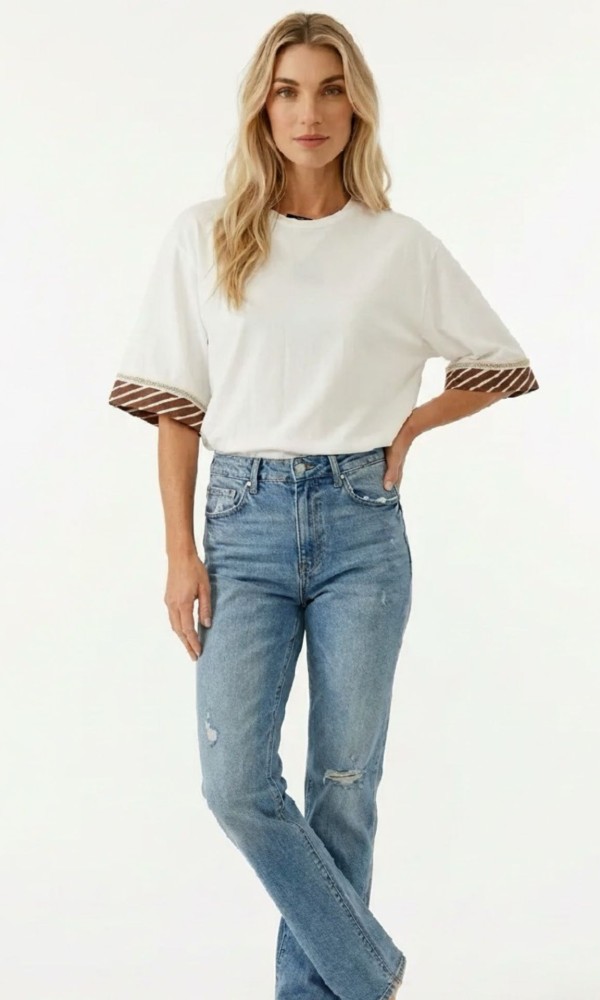 Λευκή Μπλούζα με Ριγέ Σχέδιο στα Μανίκια Λευκή Μπλούζα με Ριγέ Σχέδιο στα Μανίκια