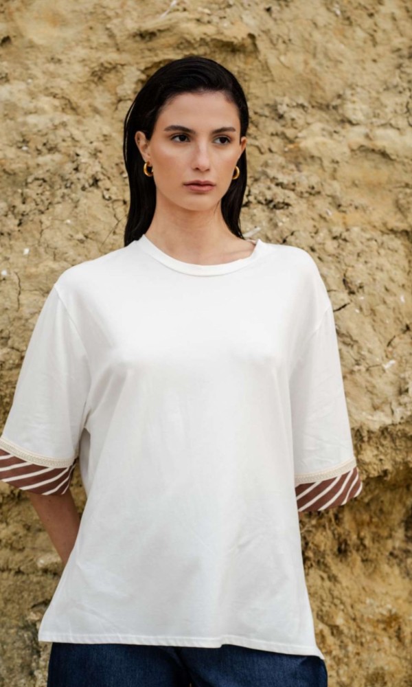 Λευκή Μπλούζα με Ριγέ Σχέδιο στα Μανίκια