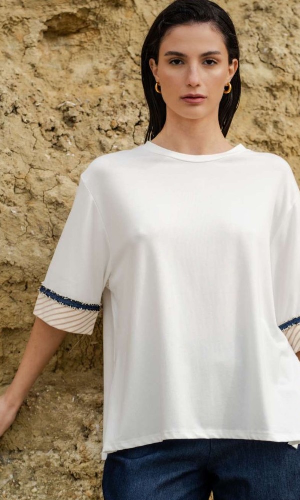 Λευκή Μπλούζα με Ριγέ Σχέδιο στα Μανίκια