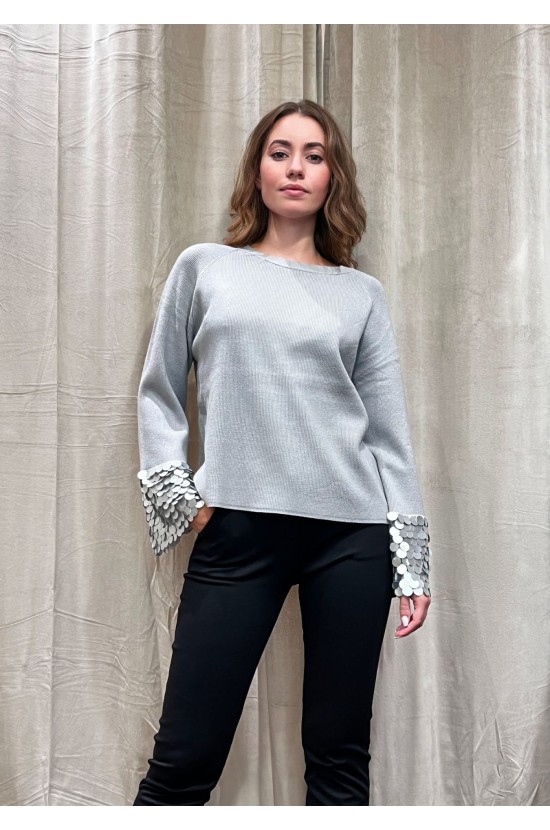 Grey knitted blouse with sequins