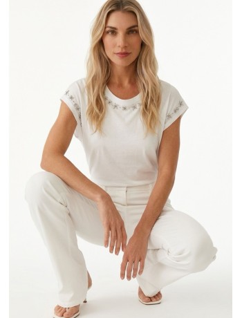 Λευκό T-shirt με Διακοσμητικές Λεπτομέρειες