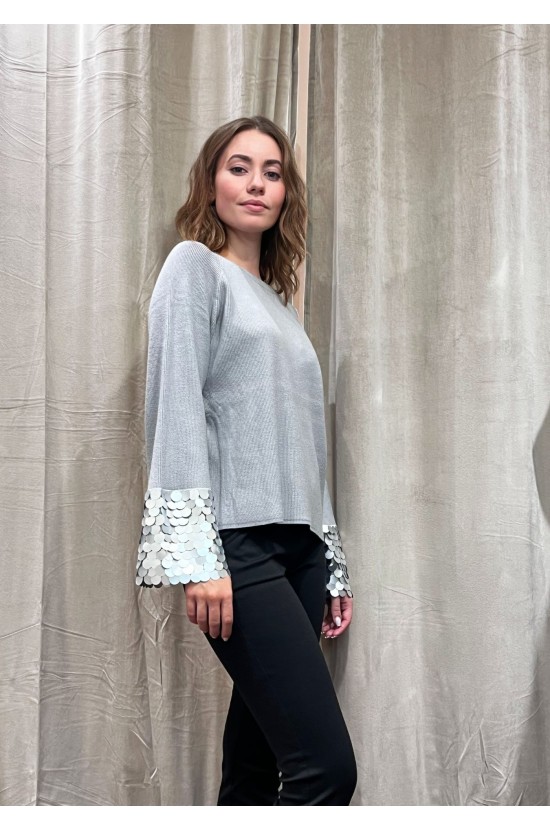 Grey knitted blouse with sequins