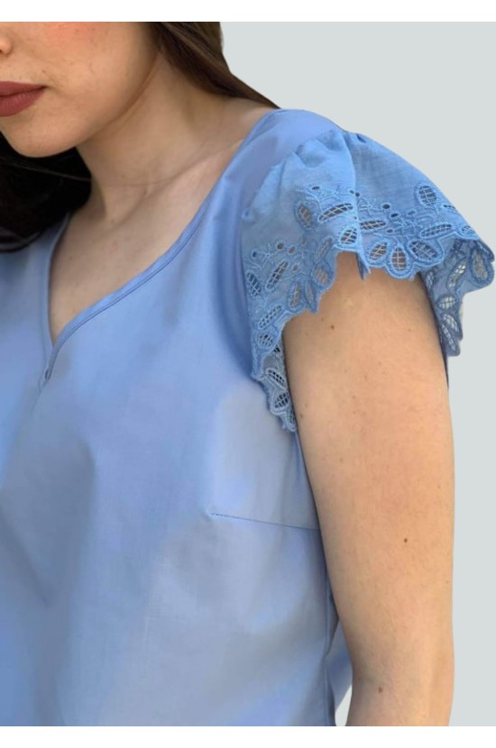 Blue Blouse With Lace On The Sleeve En