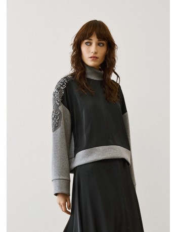 Μαύρη- Γκρι Μπλούζα Με Κέντημα στους Ώμους Μαύρη- Γκρι Μπλούζα Με Κέντημα στους Ώμους