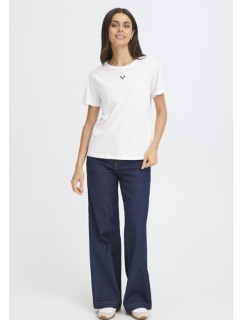 T-Shirt with a Distinctive Design T-Shirt with a Distinctive Design