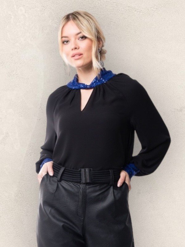 Black shirt with sequin 