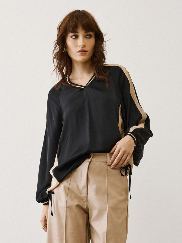 V-neck shirt with contrasting colors