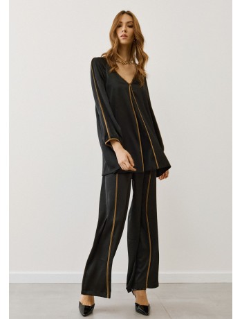 Total Black with Gold Trim Total Black with Gold Trim