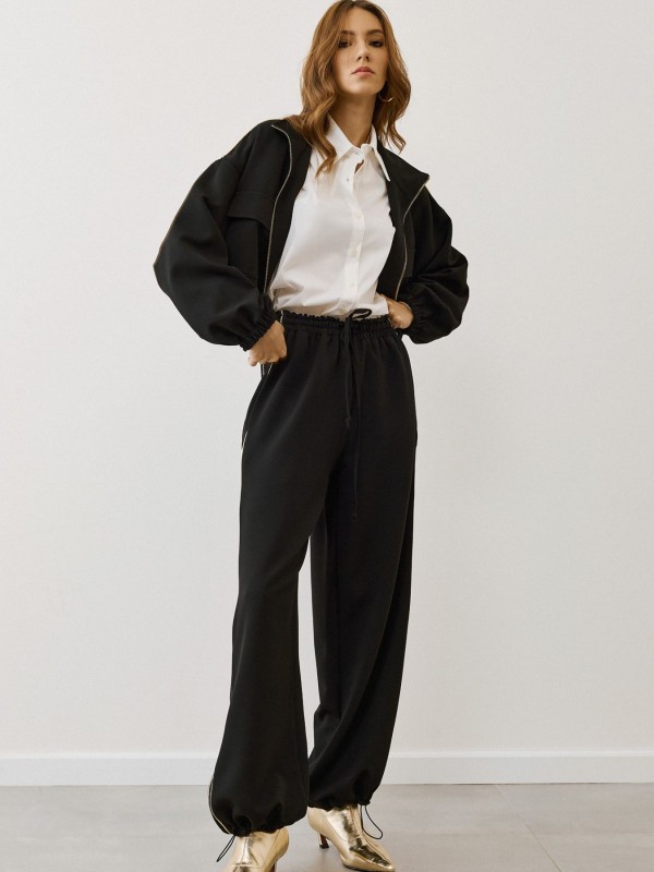 Black Set Black Set