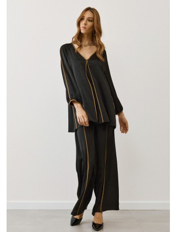 Total Black with Gold Trim Total Black with Gold Trim