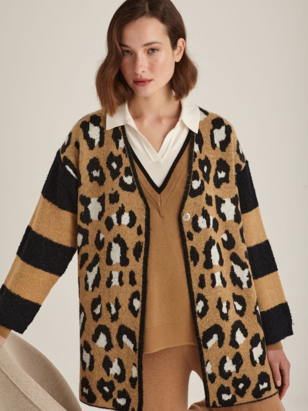 Knitted cardigan Camel Animal